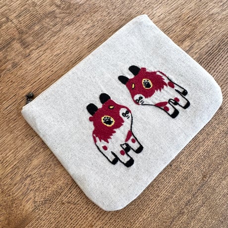 ミャンマー｜手刺繍ポーチ｜ウシ・生成り（内布 水色）