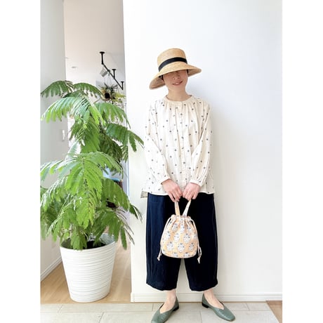 小花刺繍のブラウス｜生成り