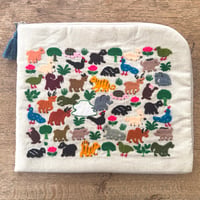 ラオス｜モン族の手刺繍ポーチ・大｜動物の楽園・藍のタッセル B