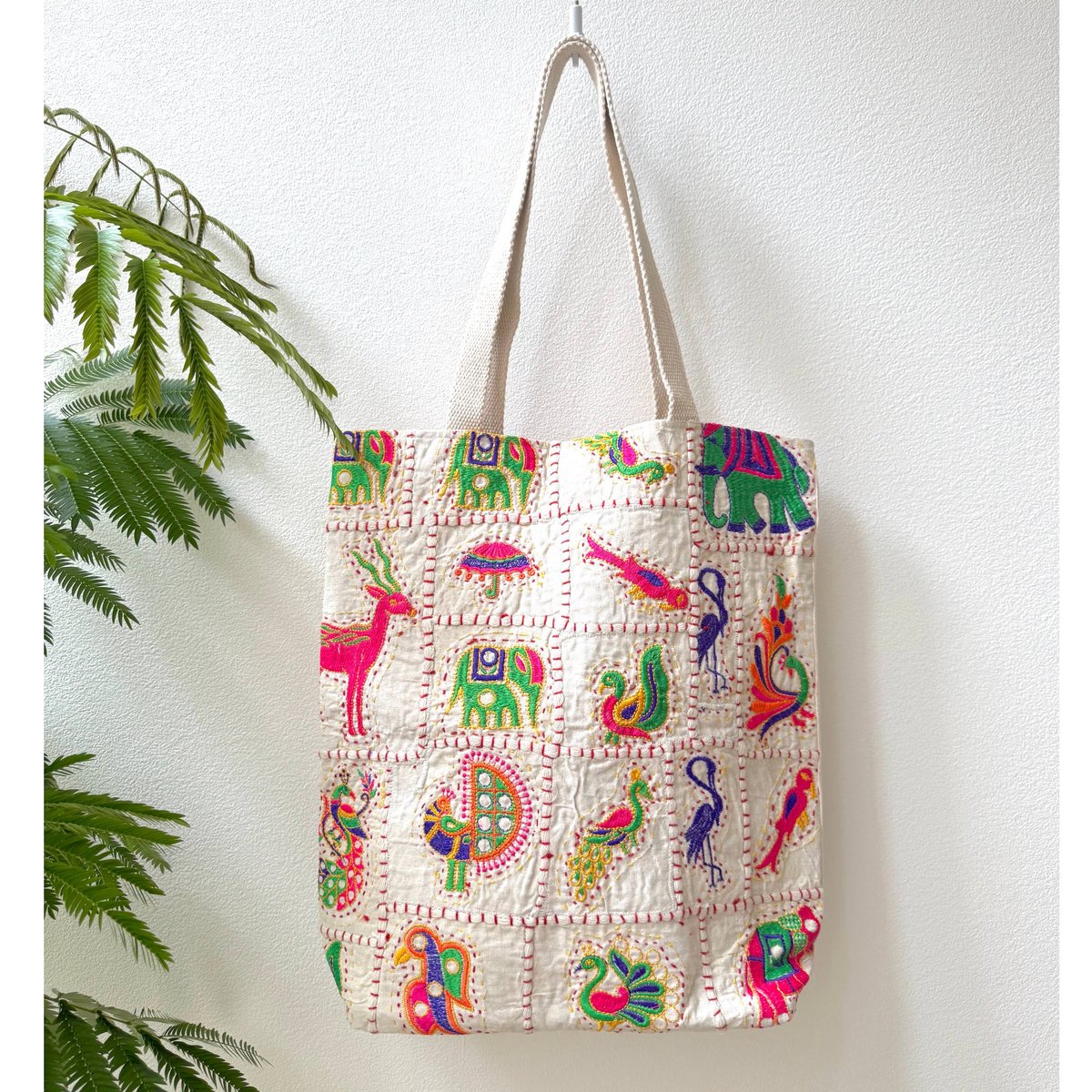 破格　インド刺繍　ザリ刺繍　額入り　ジェルコントラスト　宝石　絵画　刺繍 インド｜ラジコティ刺繍｜トートバッグ | Bahar Shop