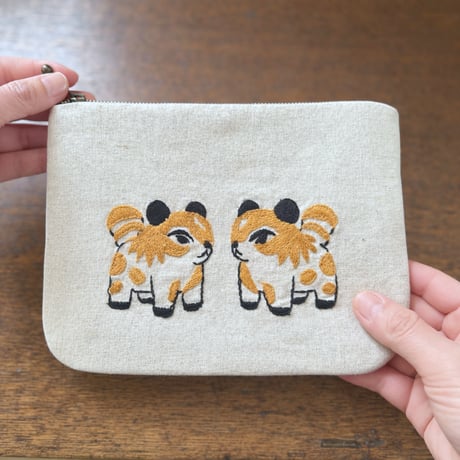 ミャンマー｜手刺繍ポーチ｜イヌ・生成り（内布 水色）