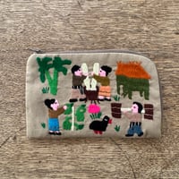 ラオス｜モン族の手刺繍ポーチ・小｜農村の生活風景・ベージュ