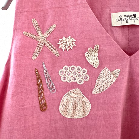 貝殻刺繍のノースリーブブラウス｜ピンクB