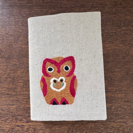 ミャンマー｜手刺繍ブックカバー｜フクロウ・生成り