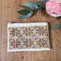 ラオス｜モン族の手刺繍ポーチ｜白地・Mサイズ