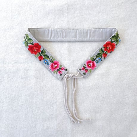 ポーランド　ウォヴィチ刺繍　リネン生地ベルト　赤とピンクのバラ