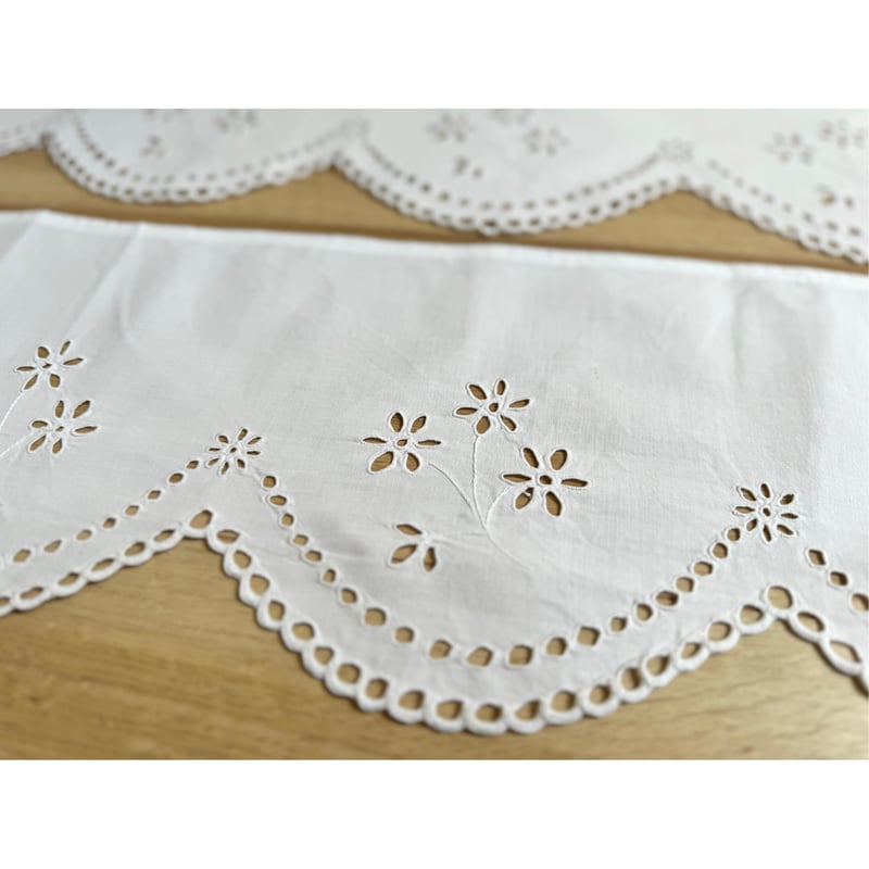 ハンガリー｜刺繍の棚飾り・花のカットワーク 2枚セット | Bahar