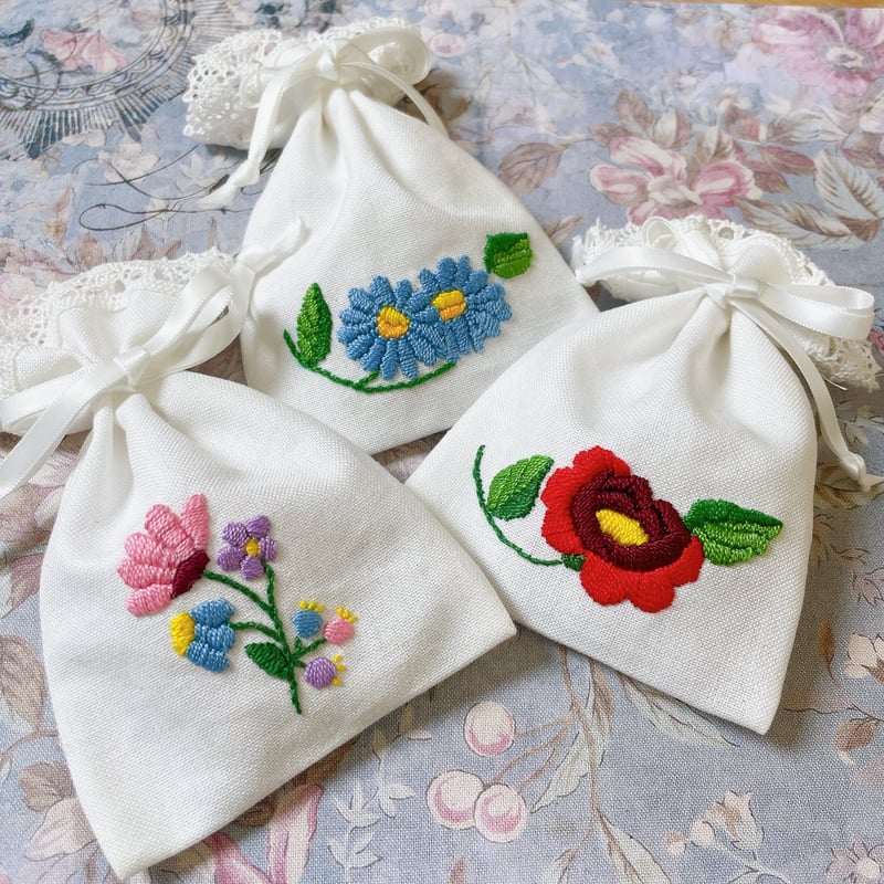ハンガリー刺繍キット 小さな巾着 刺繍枠つき | Bahar Shop