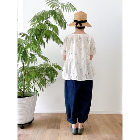 ハーブ刺繍のプルオーバー｜オフホワイト