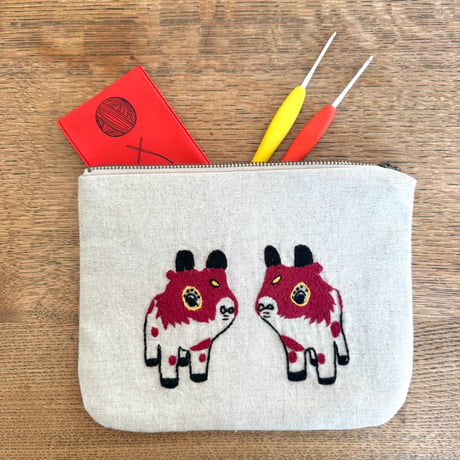 ミャンマー｜手刺繍ポーチ｜ウシ・生成り（内布 水色）