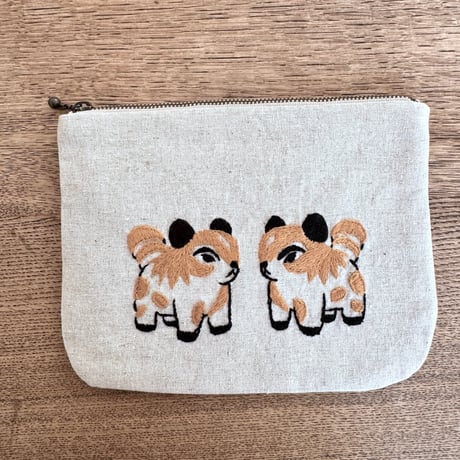 ミャンマー｜手刺繍ポーチ｜イヌ・生成り（内布 水色）