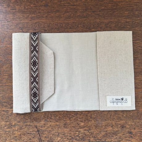 ミャンマー｜手刺繍ブックカバー｜ピッタインダウン・生成り