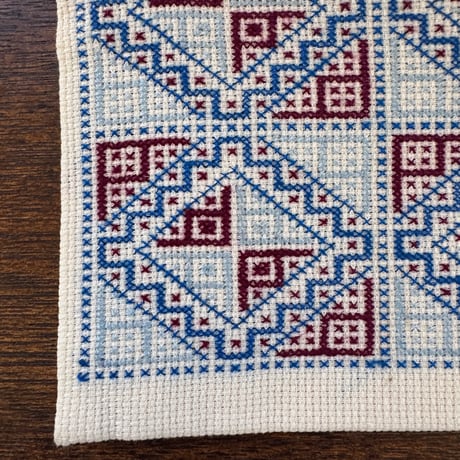 ラオス｜モン族の手刺繍ポーチ｜白地・Lサイズ