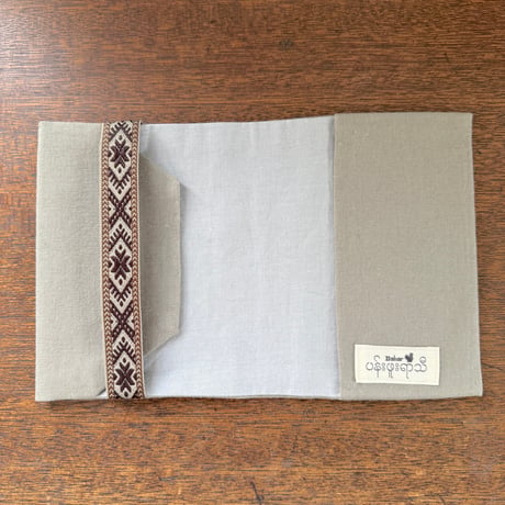 ミャンマー｜手刺繍ブックカバー｜フクロウ・グレージュ