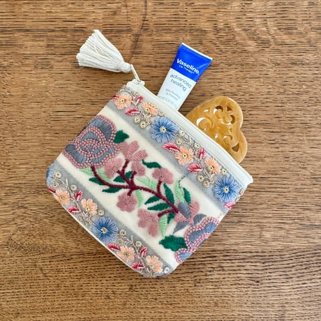 インド｜刺繍リボンのティッシュケース付きポーチ