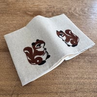 ミャンマー｜手刺繍ブックカバー｜リス・生成り