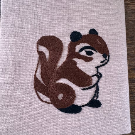 ミャンマー｜手刺繍ブックカバー｜リス・ピンク