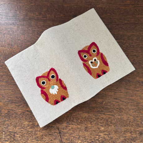 ミャンマー｜手刺繍ブックカバー｜フクロウ・生成り