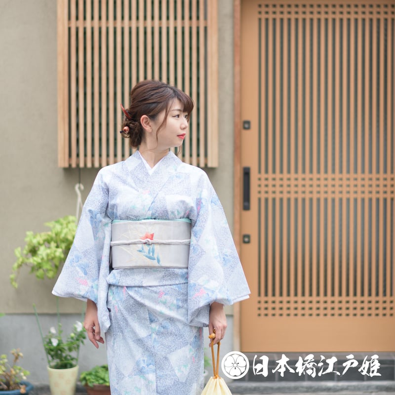 Sすごく大きいサイズお仕立て上がり化繊絽の小紋青色、白地に小花柄