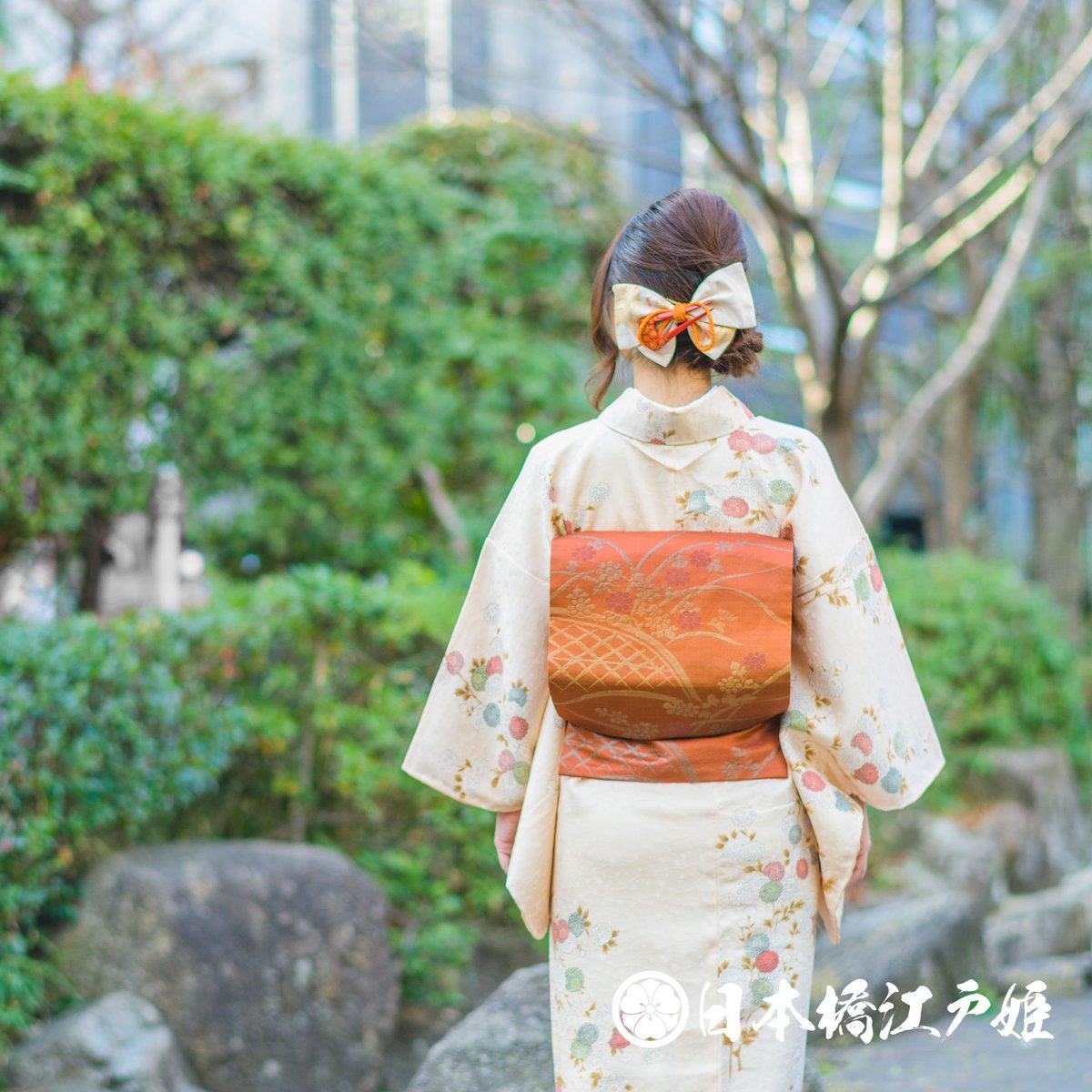 正絹作家者落款有り名古屋帯(白地に見えますが淡いブ地に花)長尺上質