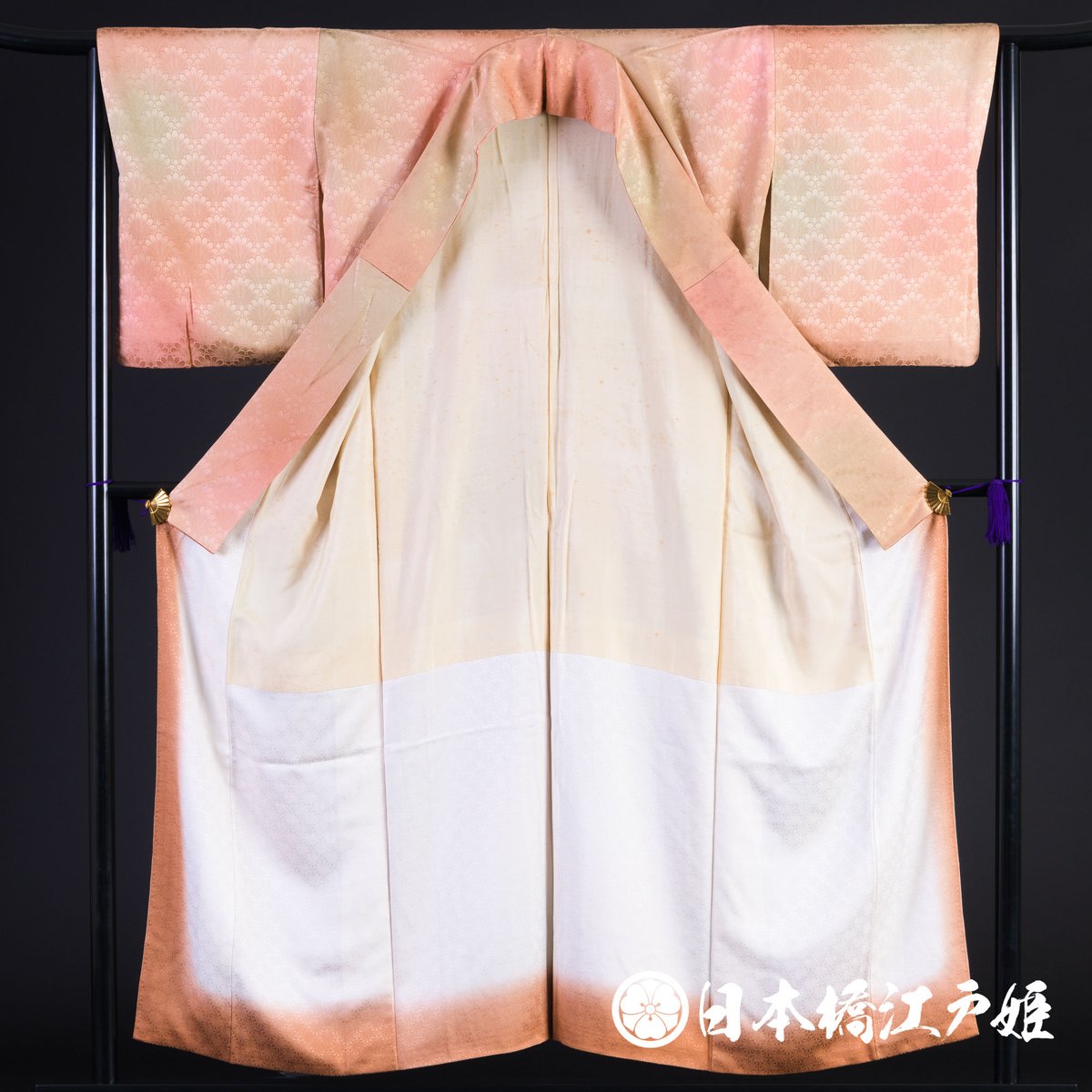 付下げ□シンプル◇鈴と番傘桜の吹き寄せ模様◇ピンク◇袷正絹 付下げ□シンプル◇鈴と番傘桜の吹き寄せ模様◇ピンク◇袷正絹