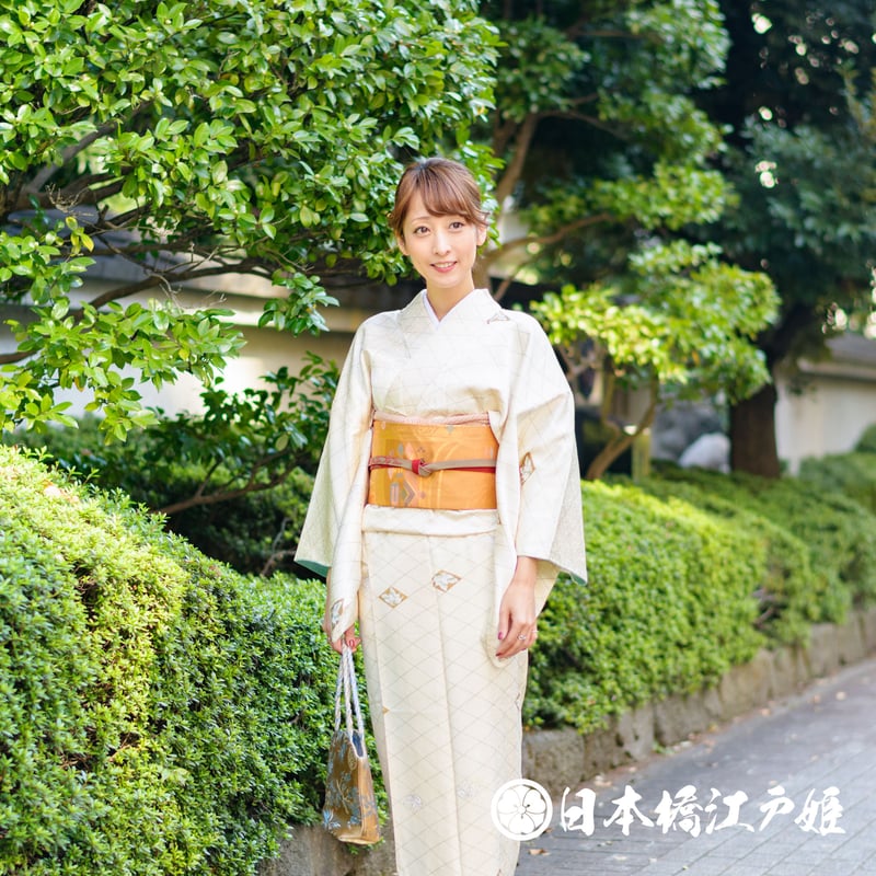 SALE価格！【白地金彩加工正絹振袖◇蝶に花模様】ホワイト