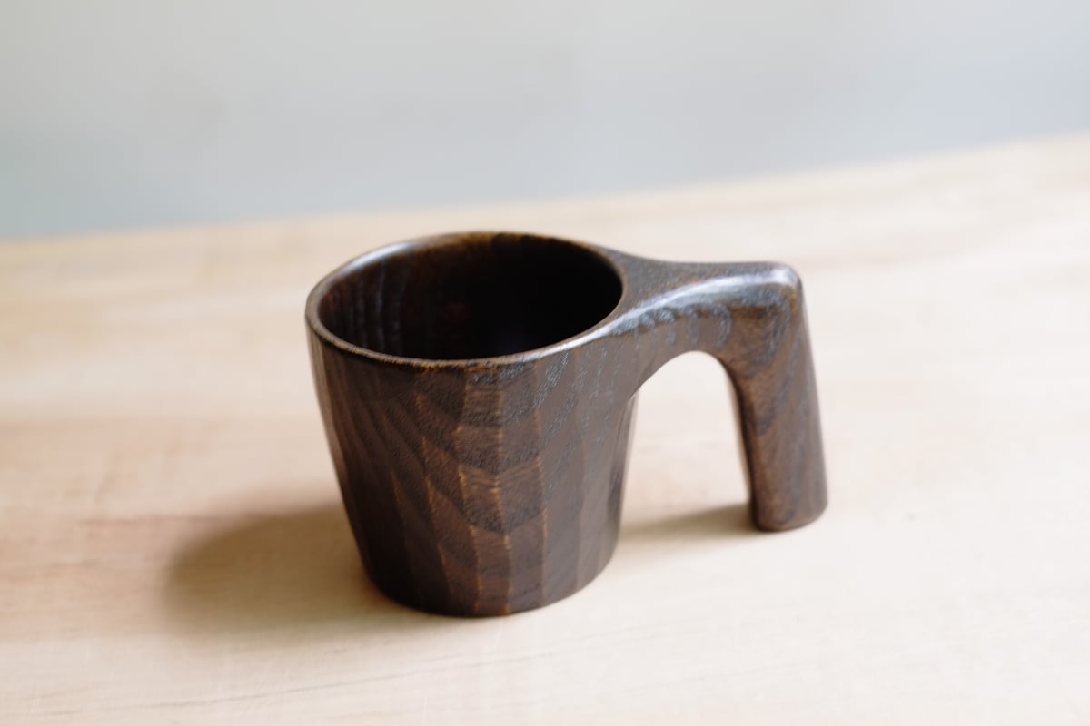 木のカップ 鉄媒染×漆 エノキ | 木と革 aoyama