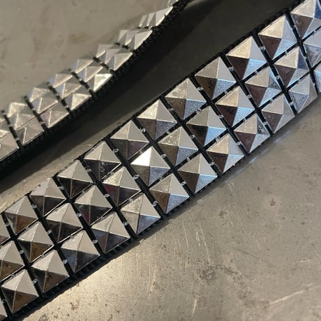 #1 COOL STUDS_SILVER_Smooth Saxophone Strap