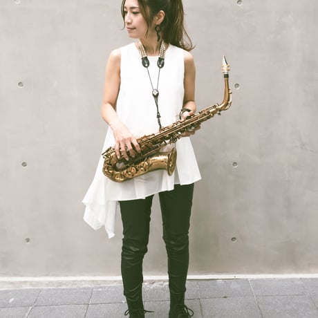#1 COOL STUDS_GOLD_Smooth Saxophone Strap