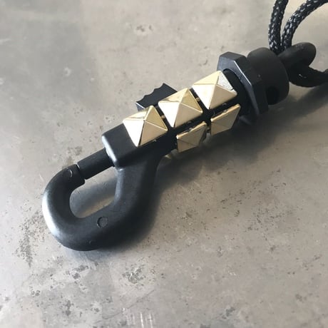 #1 COOL STUDS_GOLD_Smooth Saxophone Strap