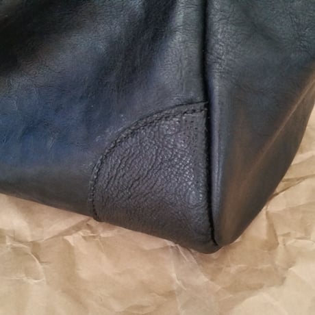 黒馬革のトートバッグ