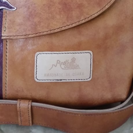 馬革のショルダーバッグ