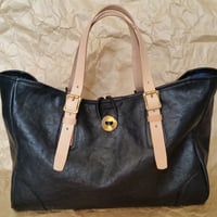 黒馬革のトートバッグ
