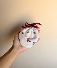 ミニ巾着(まあるい巾着) 「舞妓と七福神」レッド