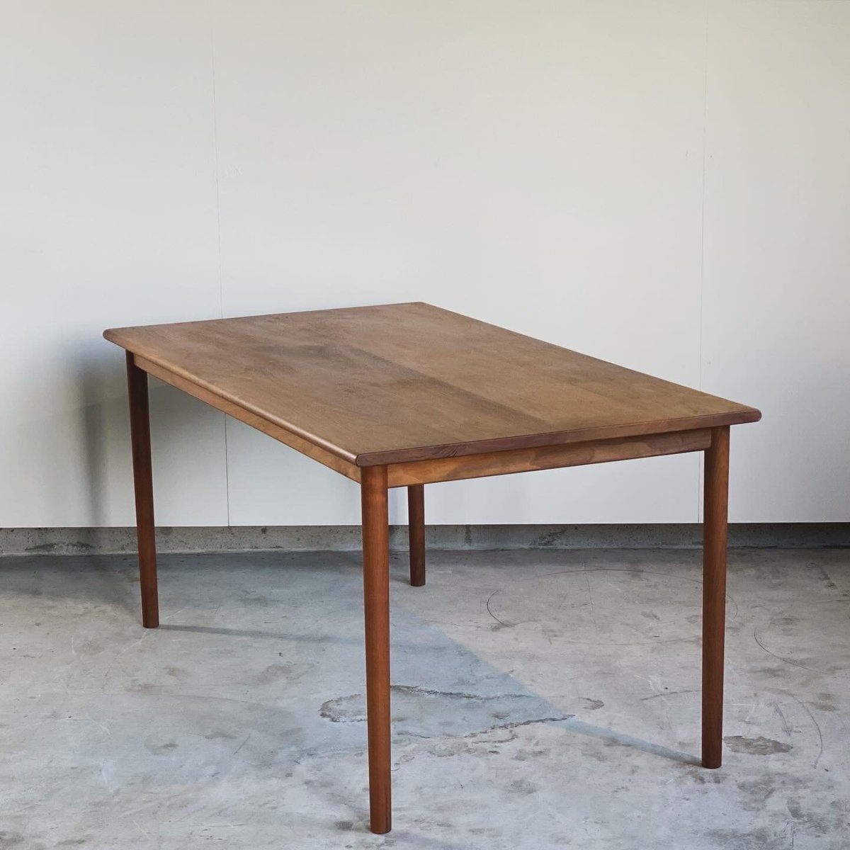 MM テーブル150x82 ウォールナット 展示品 | THE NORDISK CIRKUS MM テーブル150x82 ウォールナット 展示品 | THE NORDISK CIRKUS