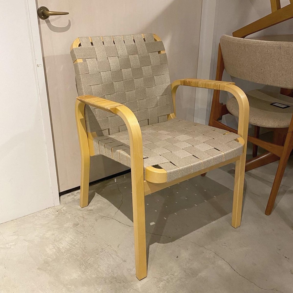 モデル 45 アームチェア アルテック/アアルト ベージュ | THE