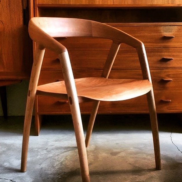 椅子　ブラックチェリー　作家物 3LEGS CHAIR — KITAWORKS