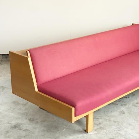 GE258 Day Bed Beech