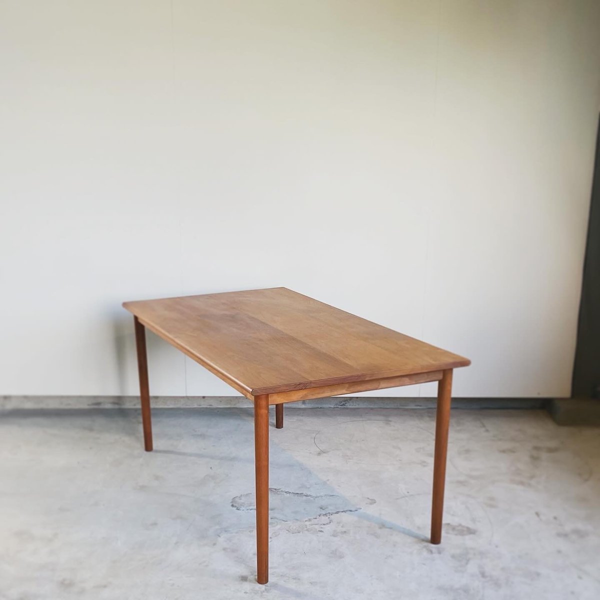 美品　宮崎椅子製作所　MMテーブル　ウォールナット無垢　オイル　丸脚 MM テーブル150x82 ウォールナット | THE NORDISK CIRKUS