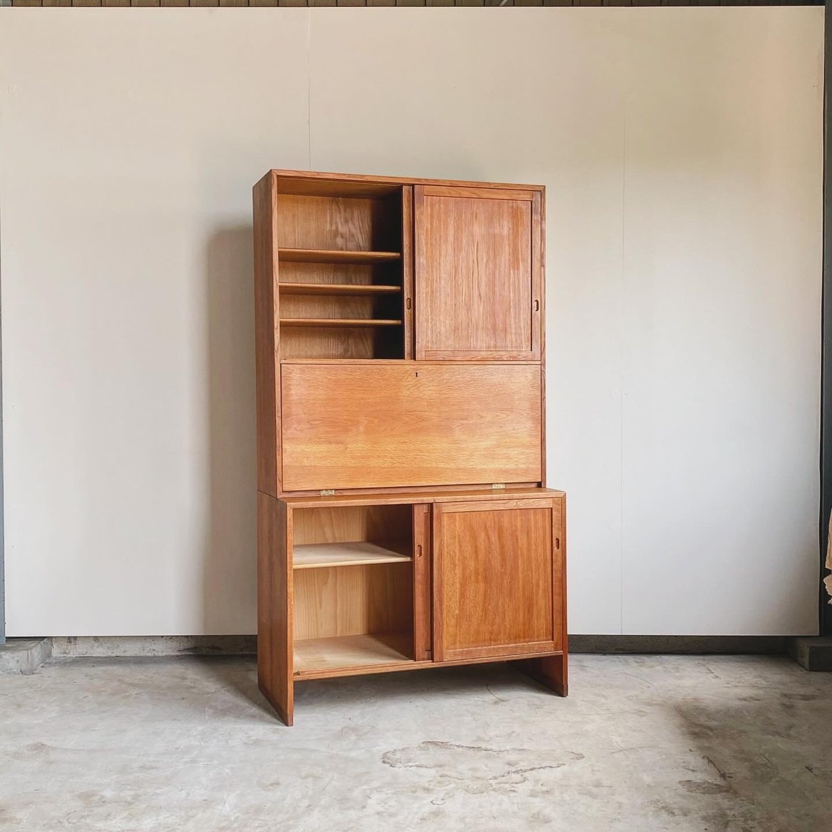 Hans.J.Wegner RY Mobler DENMARK キャビネット Hans J. Wegner RY 16 ビューロー&スライドキャビネット オーク | THE