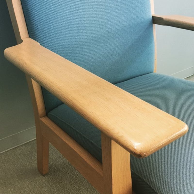 GE181A / Hans J wegner Lounge Chair by GETAMA