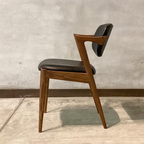 【受注生産品】Dining Chair No.42 | Walnut × Sørensen Leather "Pure" L6