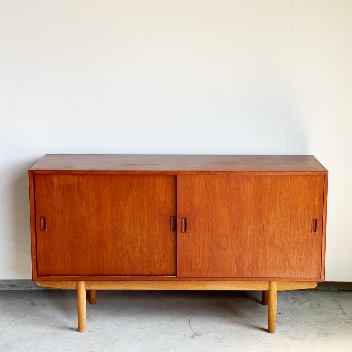 【フフフ 】ボーエ・モーエンセン/サイドボード 家具デザイナー ボーエ・モーエンセンによる サイドボード