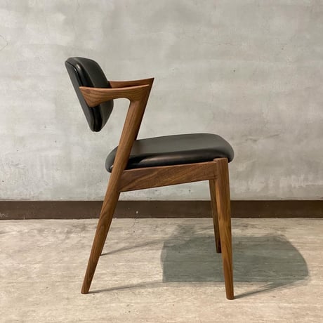 【受注生産品】Dining Chair No.42 | Walnut × Sørensen Leather "Pure" L6