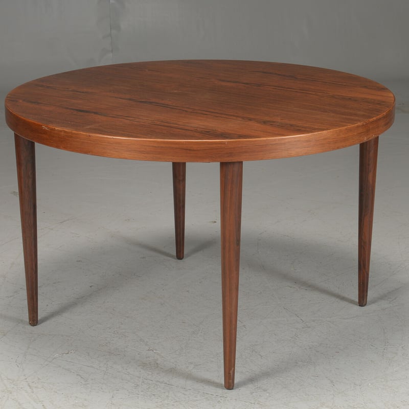 Round dining table with Extention By Kai Kristi...