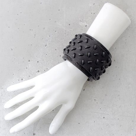 CHECKER PLATE studs leather bracelet