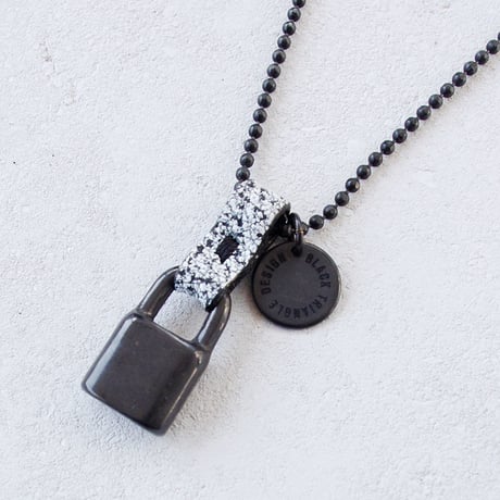 LONG CHAIN padlock necklace