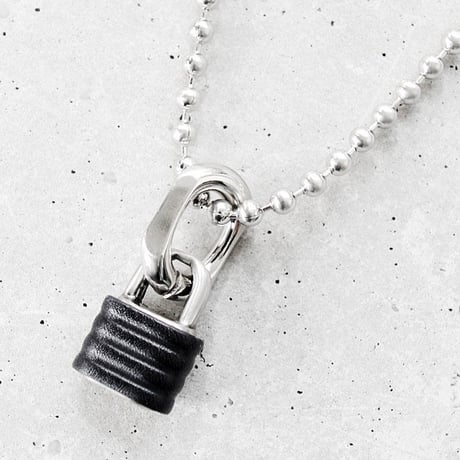 PADLOCK & chain bits short necklace