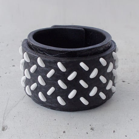 CHECKER PLATE studs leather bracelet