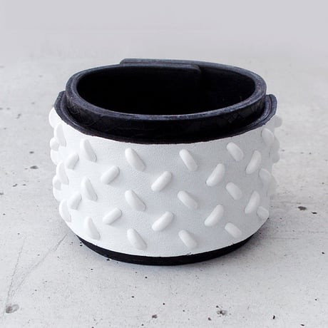 CHECKER PLATE studs leather bracelet